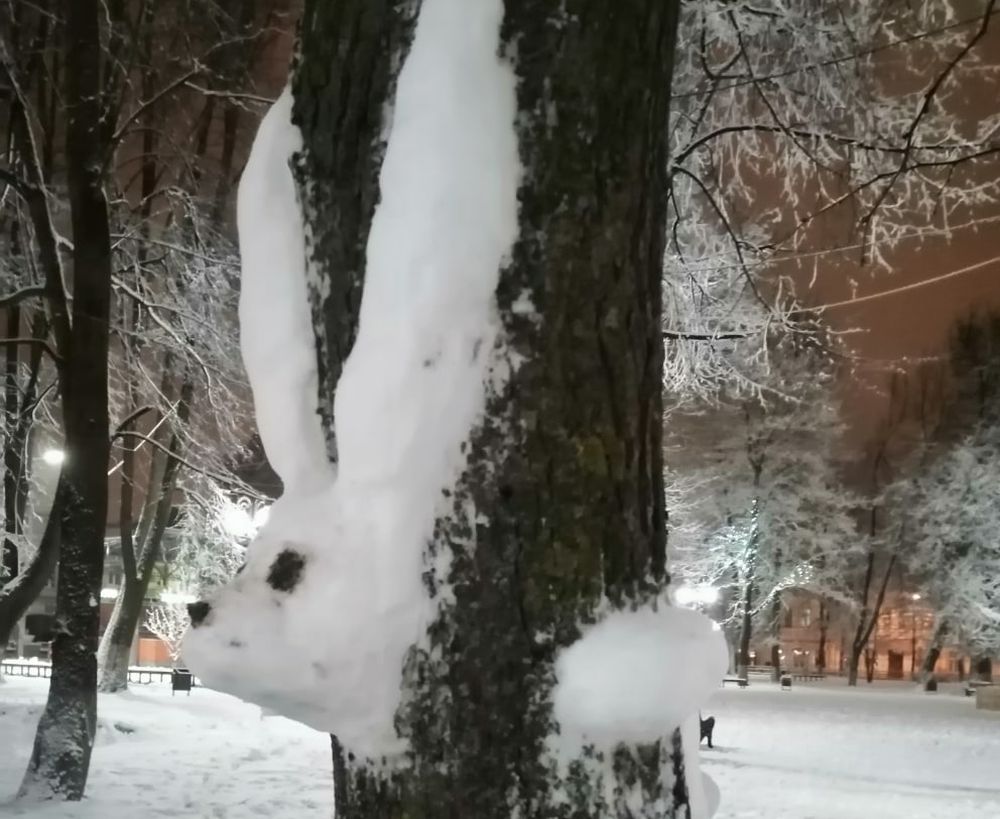 На Ангаре в Иркутске появилось 35 снежных скульптур