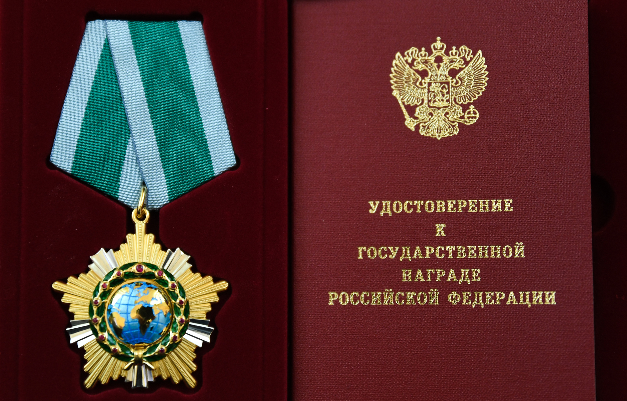 Игорь Руденя вручил государственные награды жителям Тверской области и паспорта юным гражданам