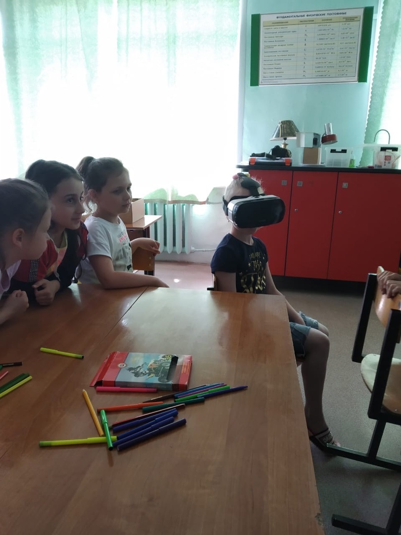 В детский школьный лагерь Ржевского района прилетели дроны и пришли роботы
