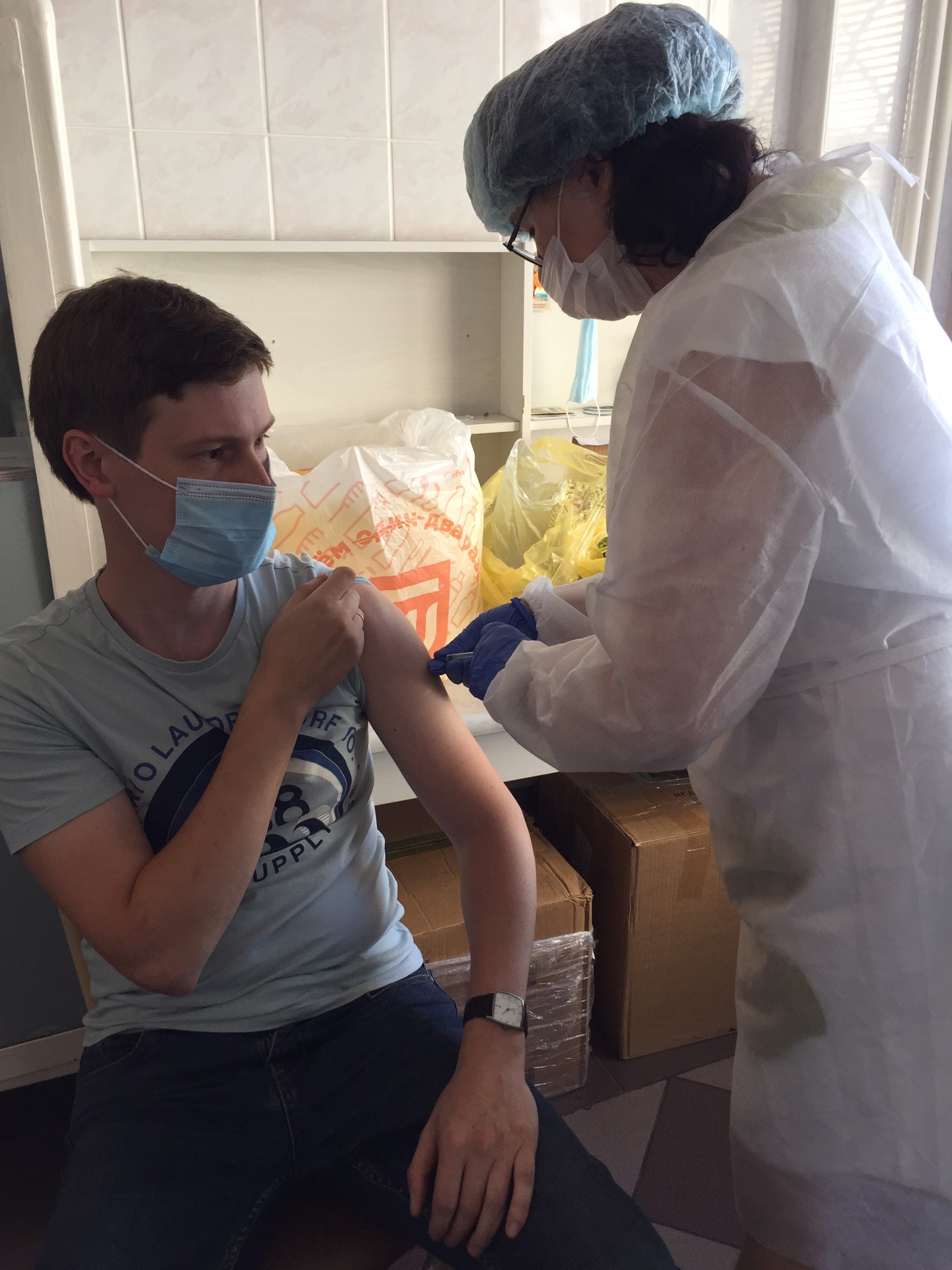 В Твери сотрудники Почты России продолжают вакцинироваться от COVID-19 прямо на рабочем месте