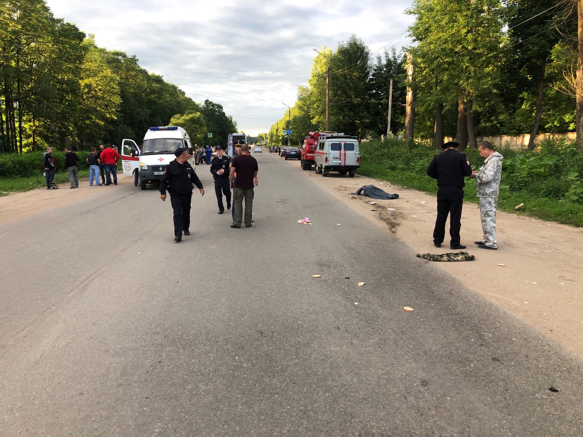 Мотоцикл насмерть сбил пешехода в Торжке - еще два человека пострадали. Фото 18+