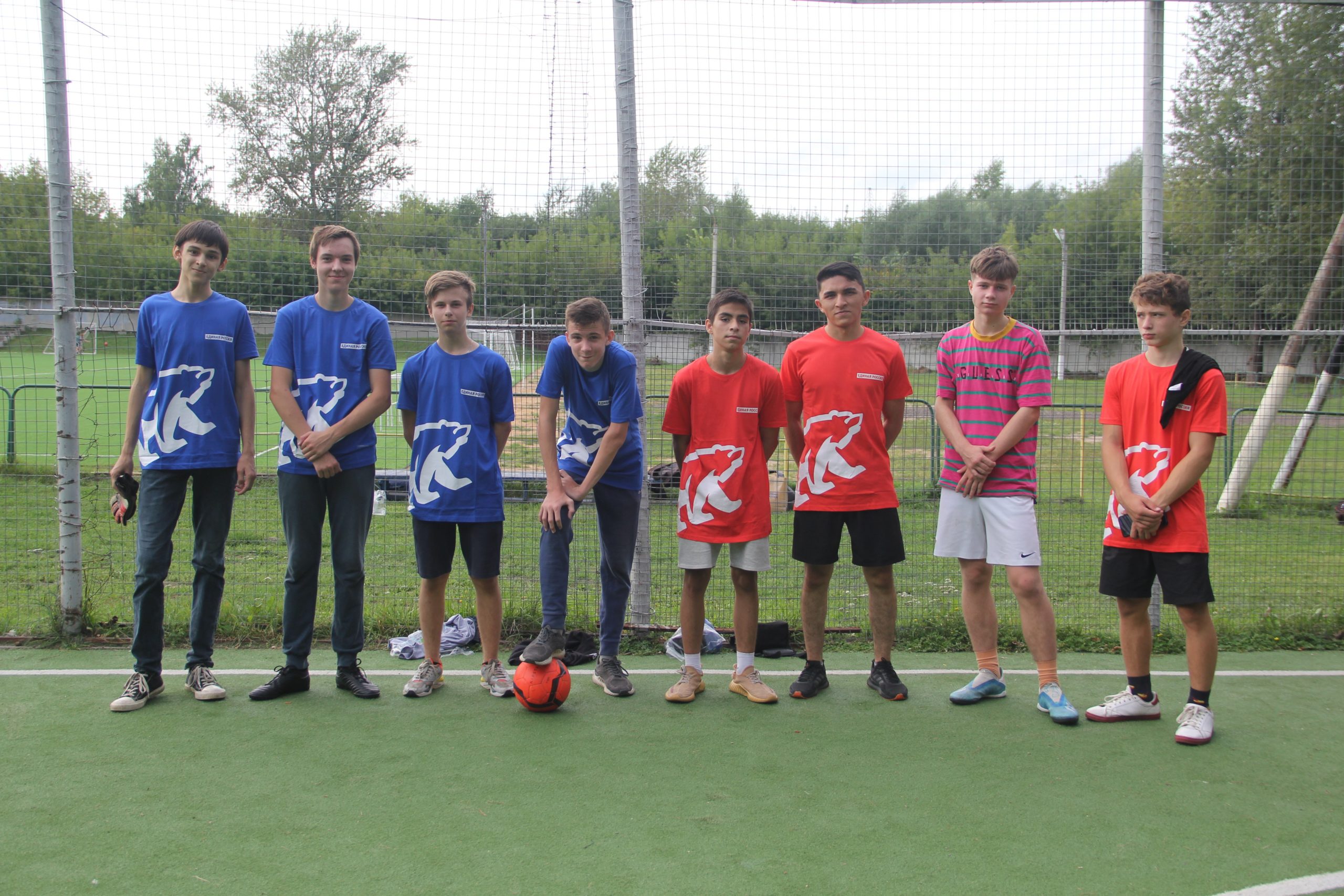 Спортивное лето: сторонники партии «Единая Россия» провели турнир по футболу среди молодёжи
