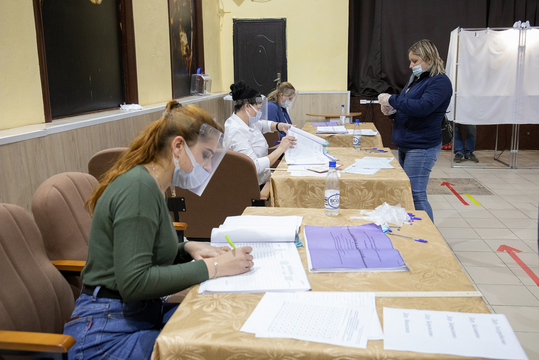 В тверском регионе голосуют общественники, врачи и многодетные семьи