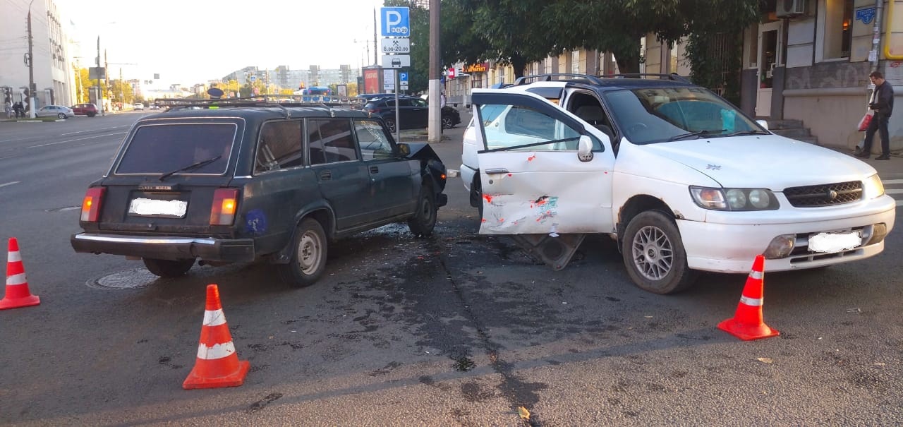 В центре Твери два водителя пострадали в ДТП
