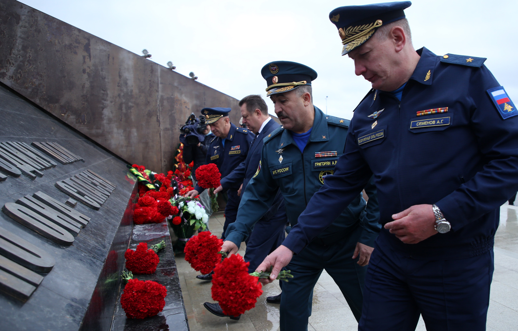 Игорь Руденя и Владимир Васильев почтили память советских воинов в Ржевском районе