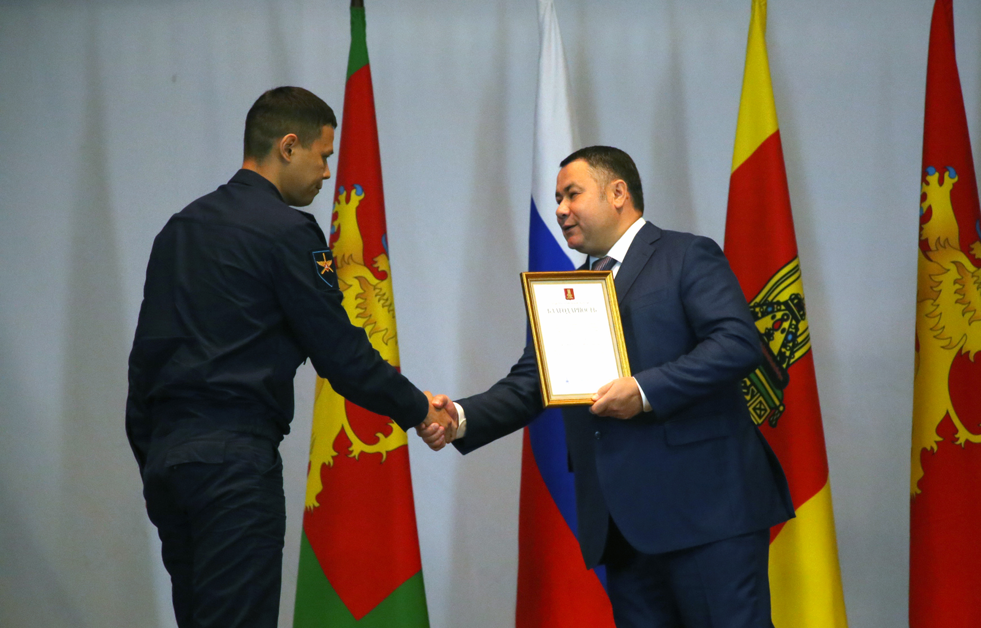 Губернатор Игорь Руденя вручил награды военнослужащим Тверского территориального гарнизона