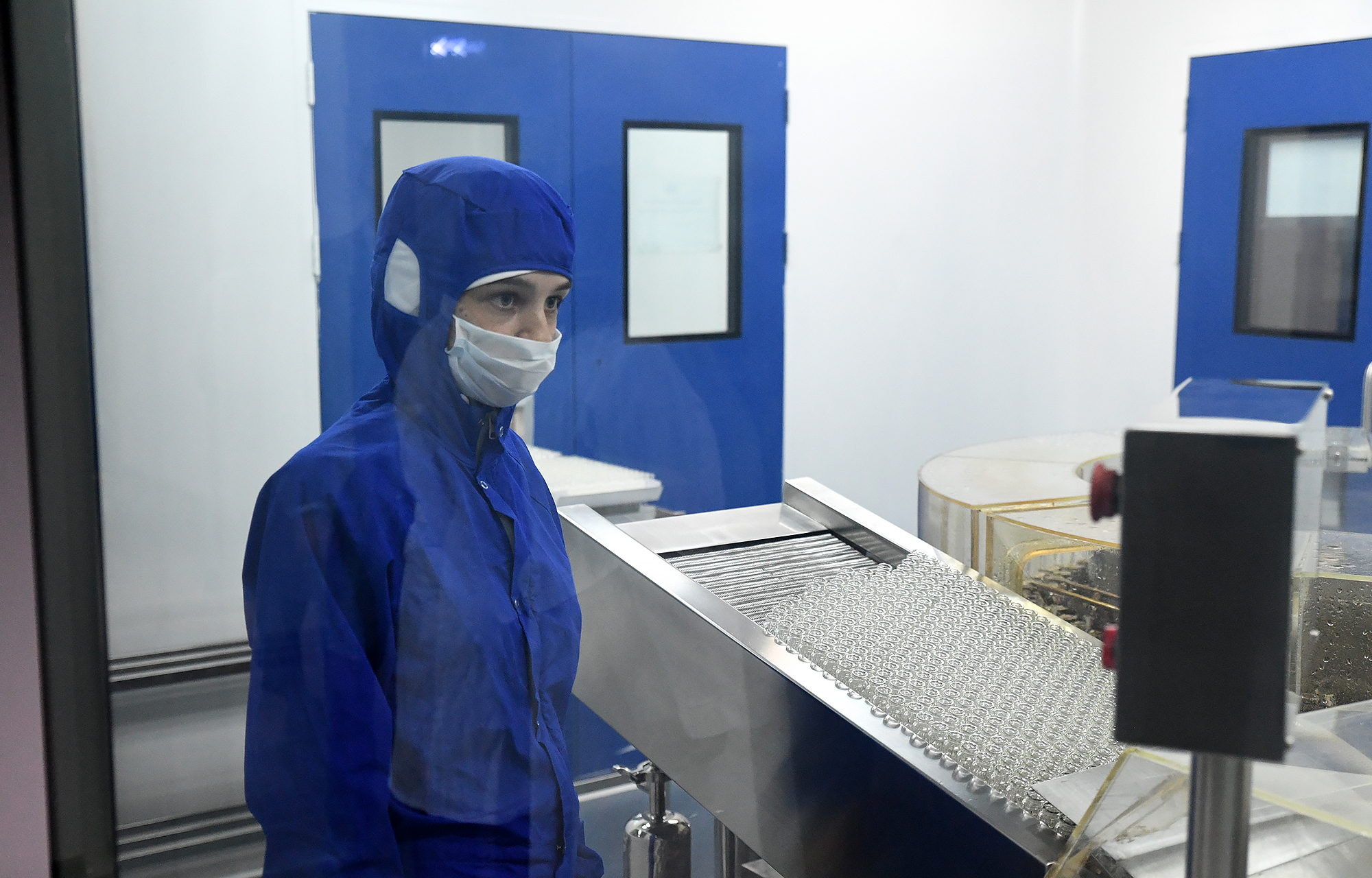 Игорь Руденя посетил предприятие по производству антибиотиков в Редкино