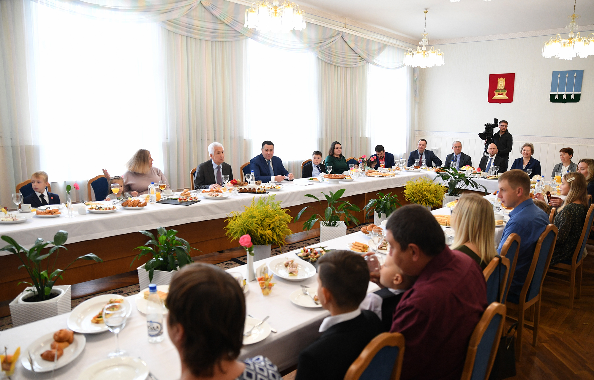 Губернатор Тверской области провел встречу с многодетными и молодыми семьями ЗАТО Озерный