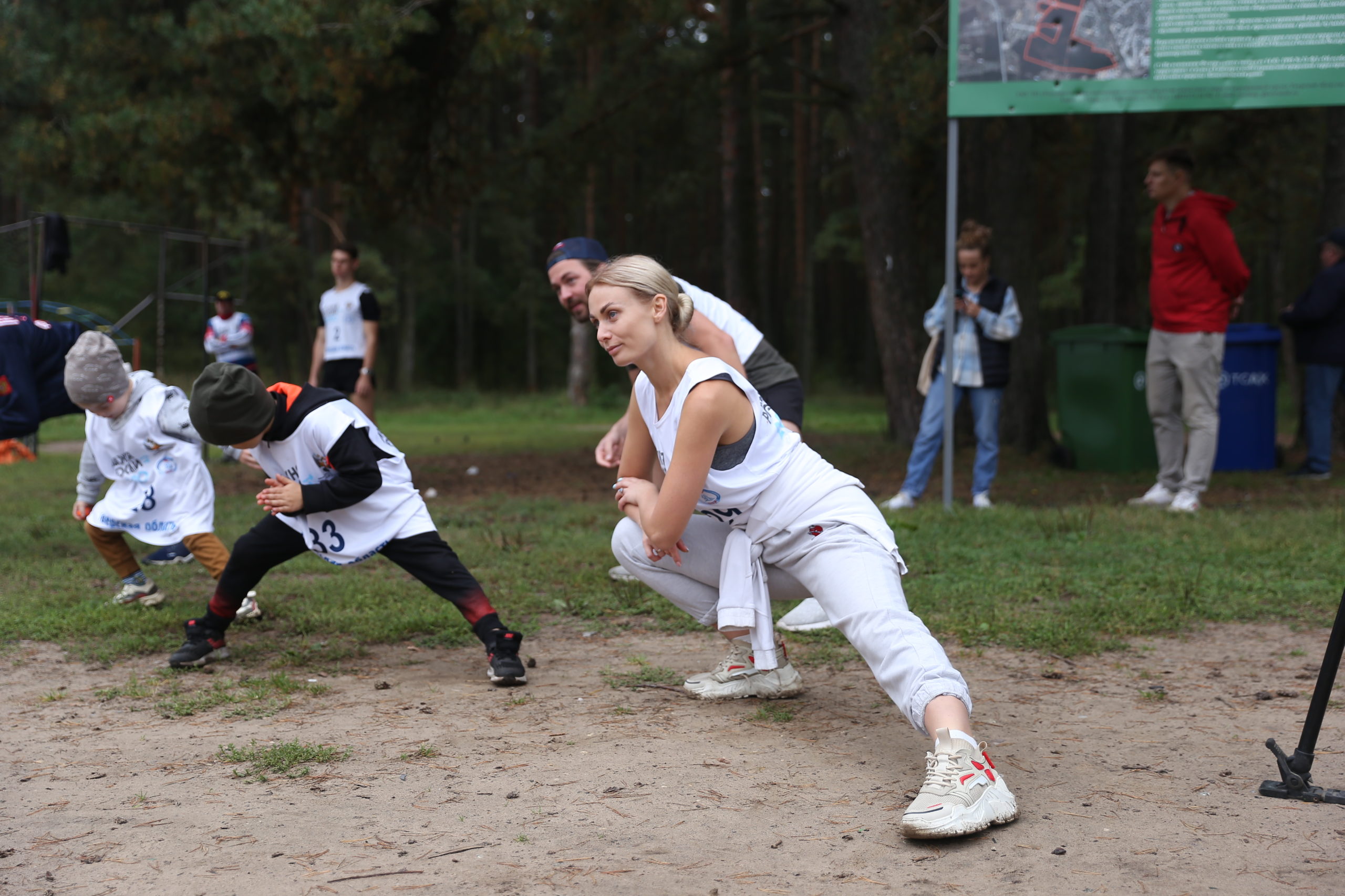 Полезный бег в сосновом лесу: По инициативе Владимира Васильева для жителей была построена спортивная детская площадка