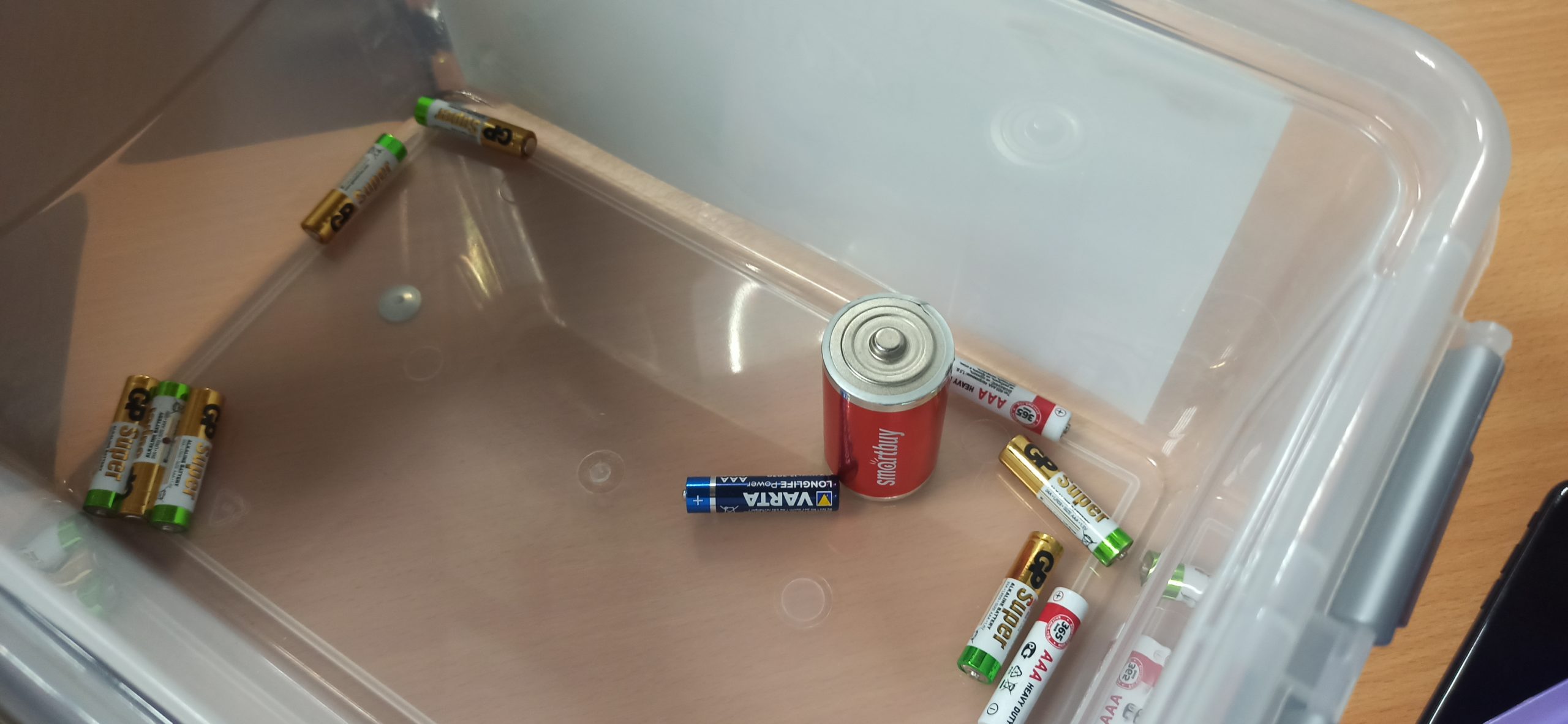 Контейнер для использованных батареек появился в Тверском химико-технологическом колледже