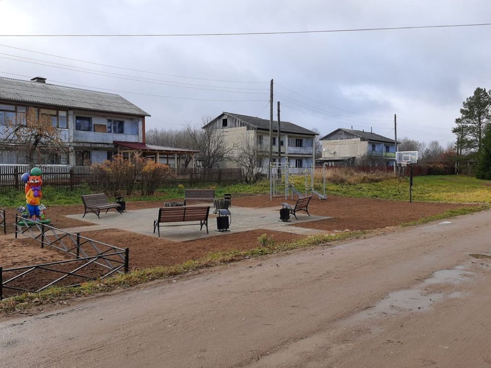 В селе Знаменское Оленинского округа установили новую детско-спортивную площадку