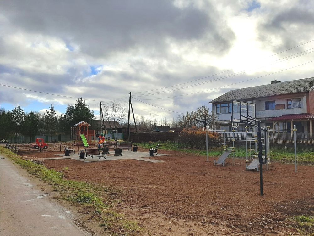 В селе Знаменское Оленинского округа установили новую детско-спортивную площадку