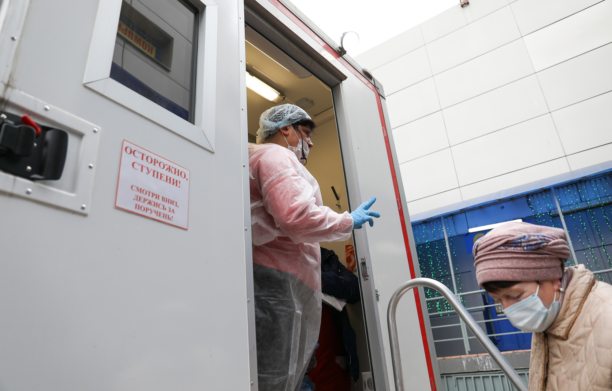 В Твери больше 400 человек сделали прививку против коронавируса за четыре дня работы мобильных пунктов вакцинации