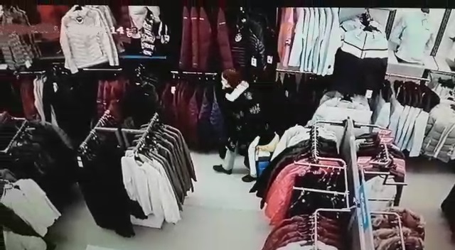 Жительница Твери украла из магазина дорогую куртку и продала ее за 3 тысячи рублей