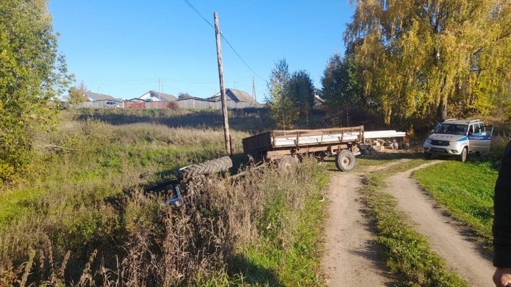 Пьяный мужчина в Тверской области угнал трактор и завалился в кювет