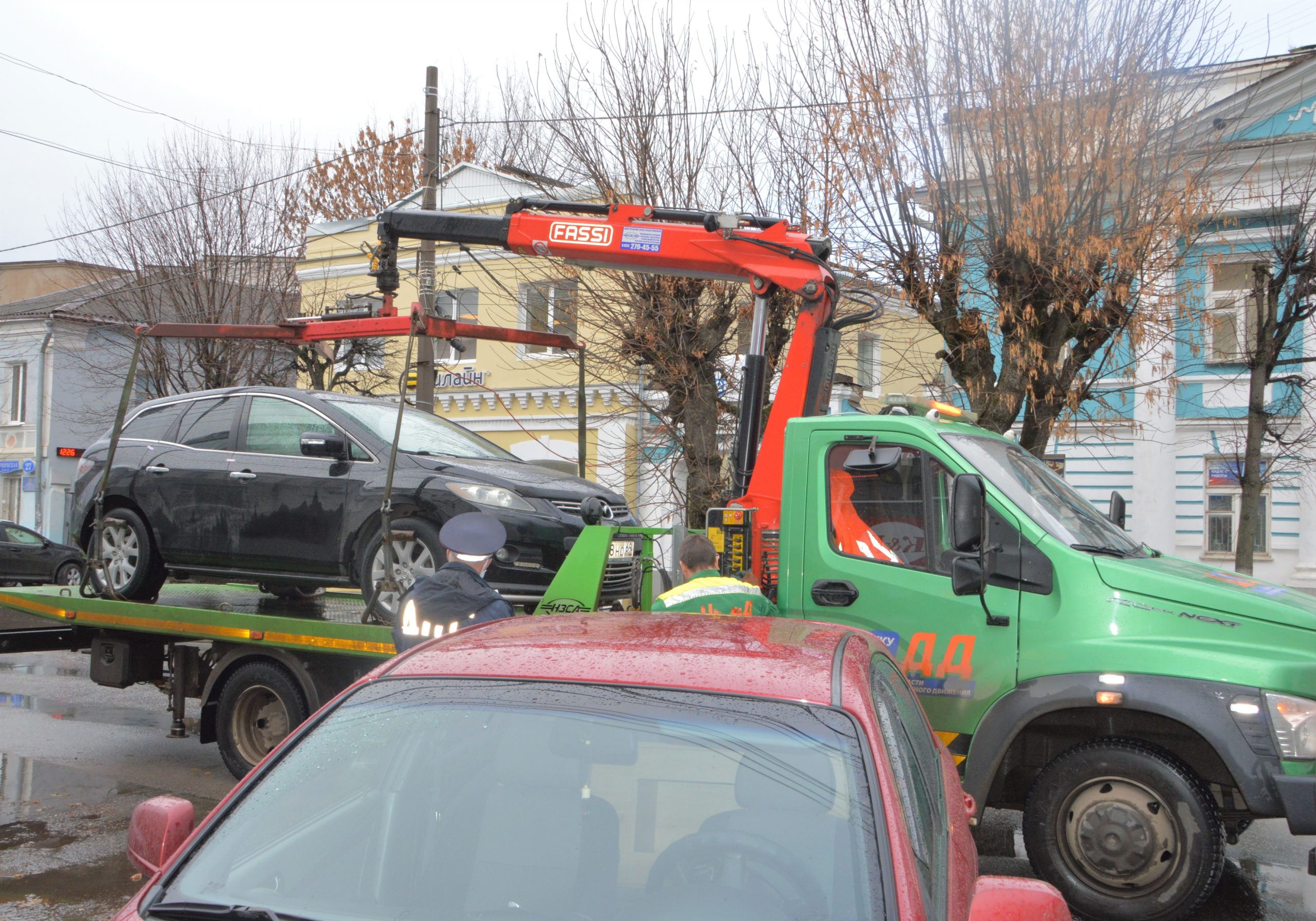 В Твери прошли рейды по выявлению водителей, паркующих автомобили на местах для инвалидов