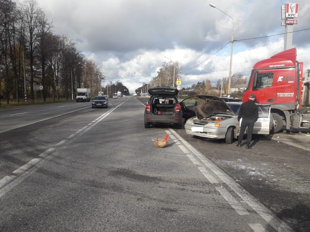 Тройное ДТП произошло на трассе М-10 в Тверской области
