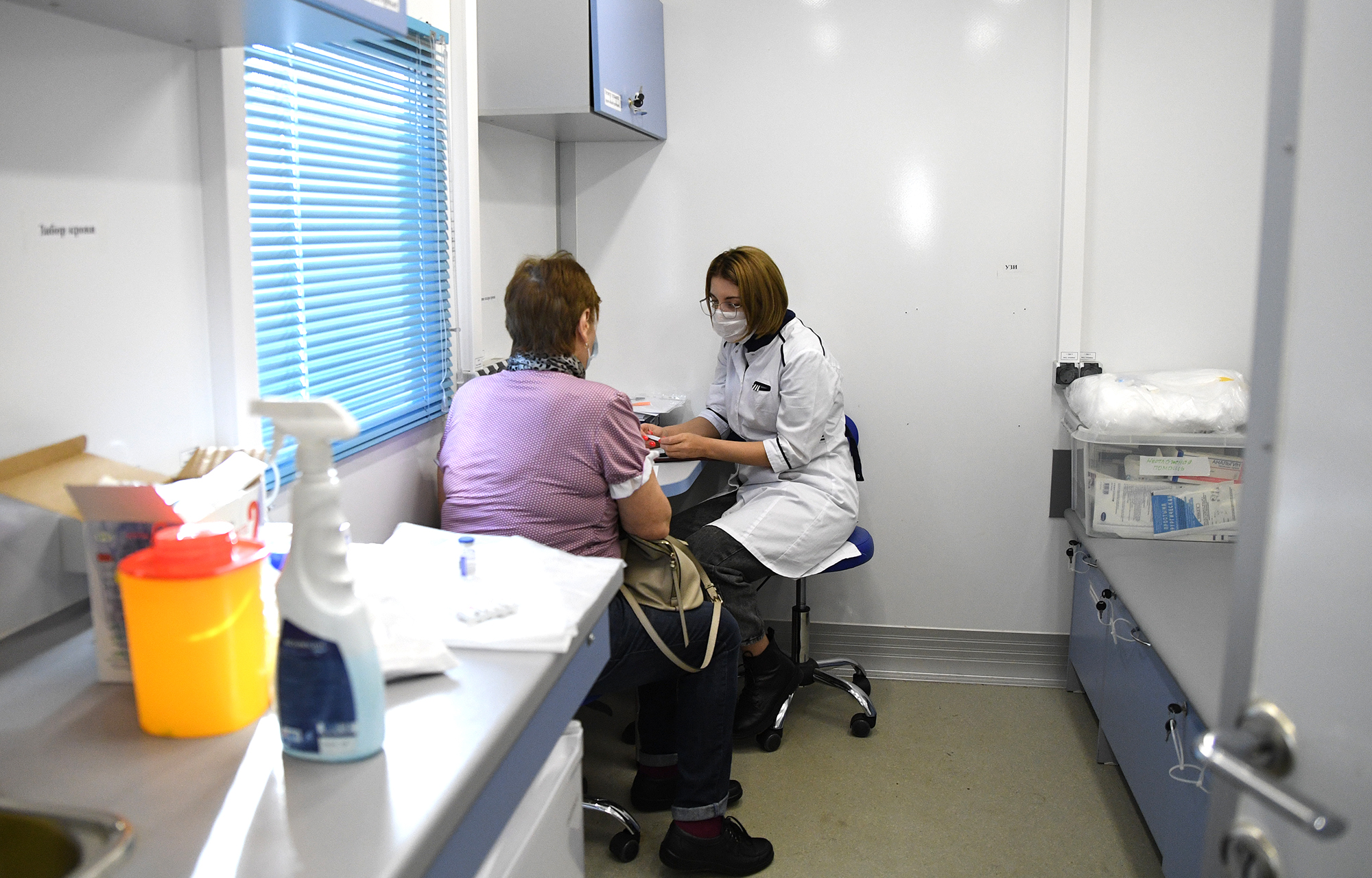 В Тверской области начали работу мобильные пункты вакцинации против COVID-19