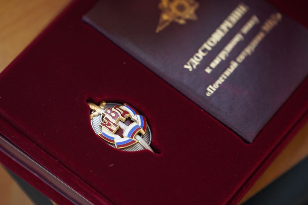 Губернатор Игорь Руденя вручил награды сотрудникам ОВД за добросовестную службу