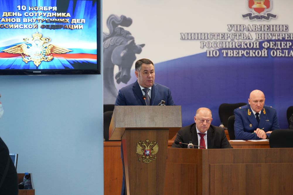 Губернатор Игорь Руденя вручил награды сотрудникам ОВД за добросовестную службу