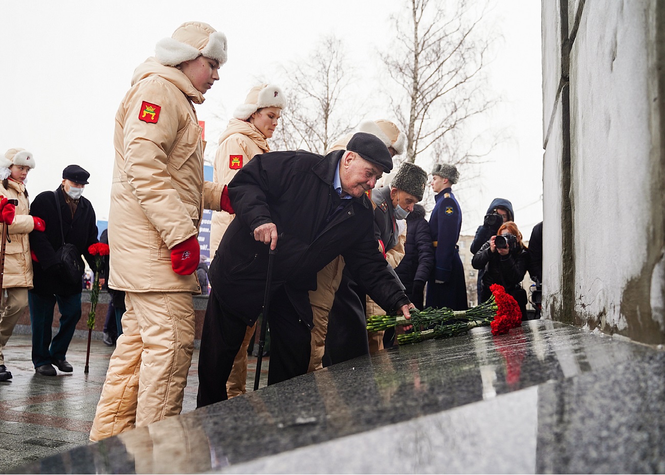 Губернатор Игорь Руденя вместе с фронтовиками и жителями областного центра принял участие в мероприятиях в честь 80-летия освобождения Калинина