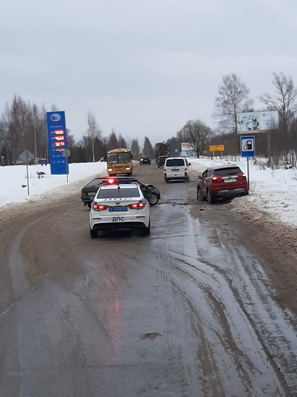 В Тверской области женщина заправила машину и совершила ДТП