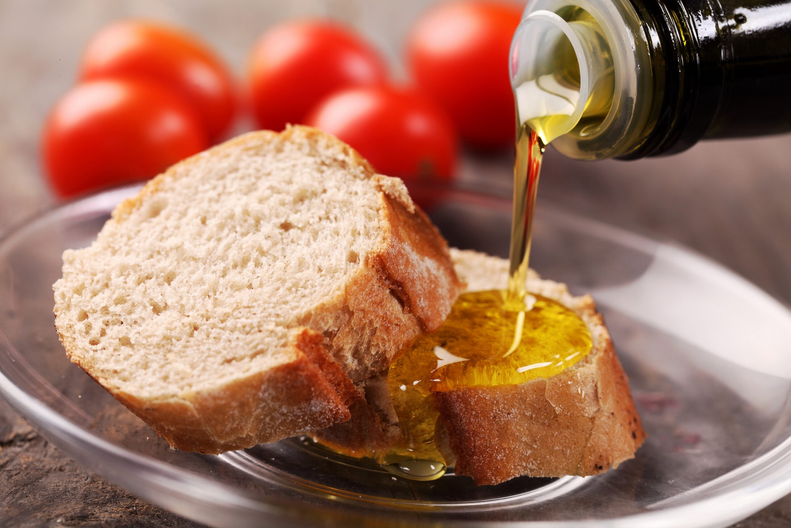 Можно ли есть масло с хлебом. Бутерброд с подсолнечным маслом. Батон с маслом. Хлеб с подсолнечным маслом. Хлеб с растительным маслом.