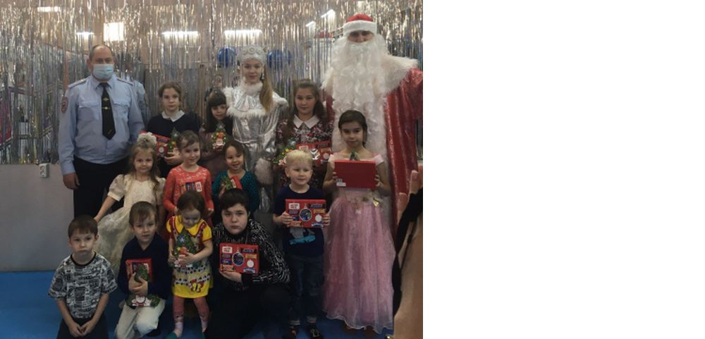В гости к детям в Тверской области пришёл полицейский Дед Мороз
