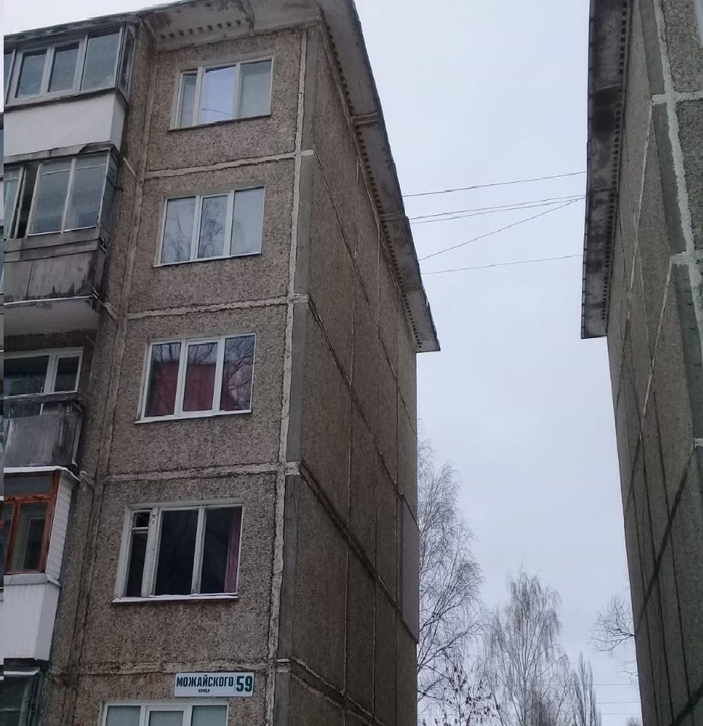 Аварийную ситуацию с наледью на крыше многоэтажки в Твери помогла решить «Единая Россия»