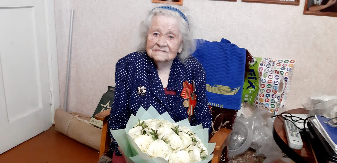 Игорь Руденя поздравил со столетием участницу Великой Отечественной войны Анну Петровну Бабошину