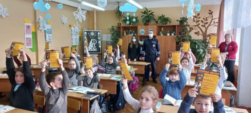 В Тверской области автоинспекторы провели беседы со школьниками
