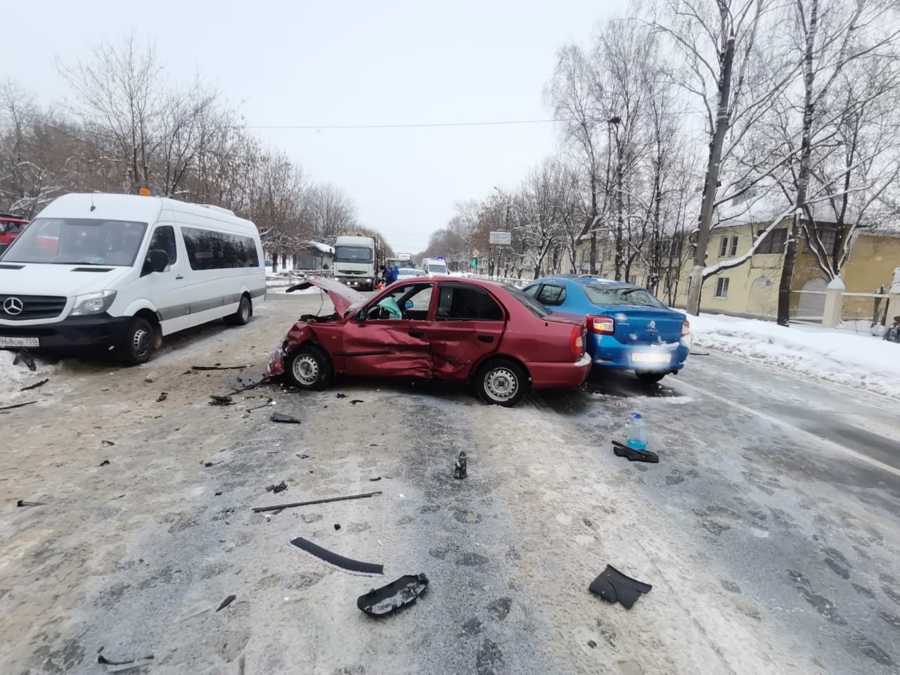 В Твери произошло ДТП с участием четырех автомобилей и тремя пострадавшими