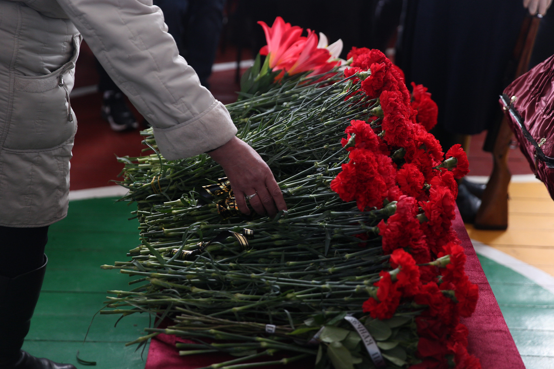 Соболезнование погибшим на украине. Простились с погибшим на Украине. В Твери простились с погибшими.