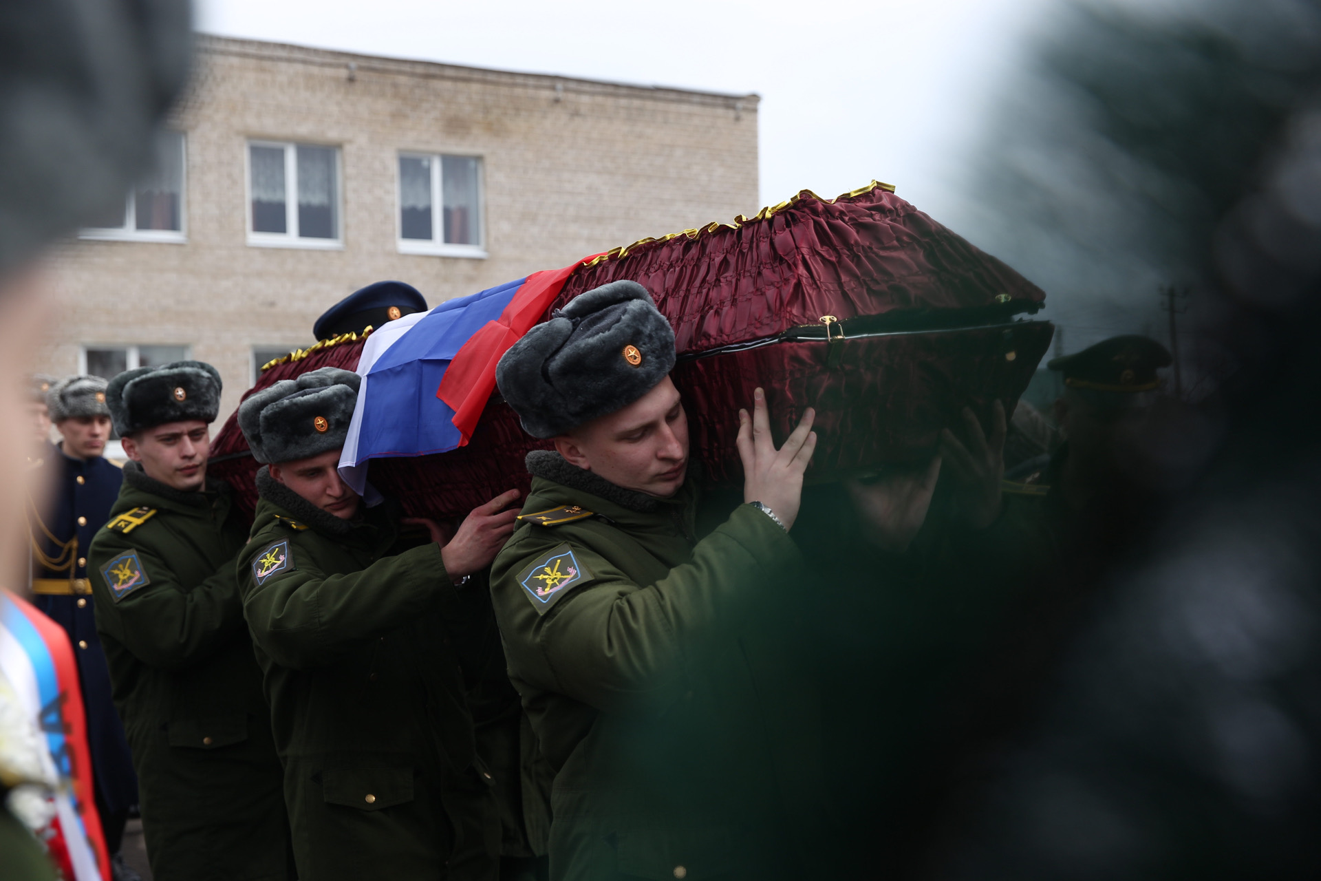 Прощание в твери с экипажем ил. В Твери простились с погибшими. Прощание с погибшими на Украине.