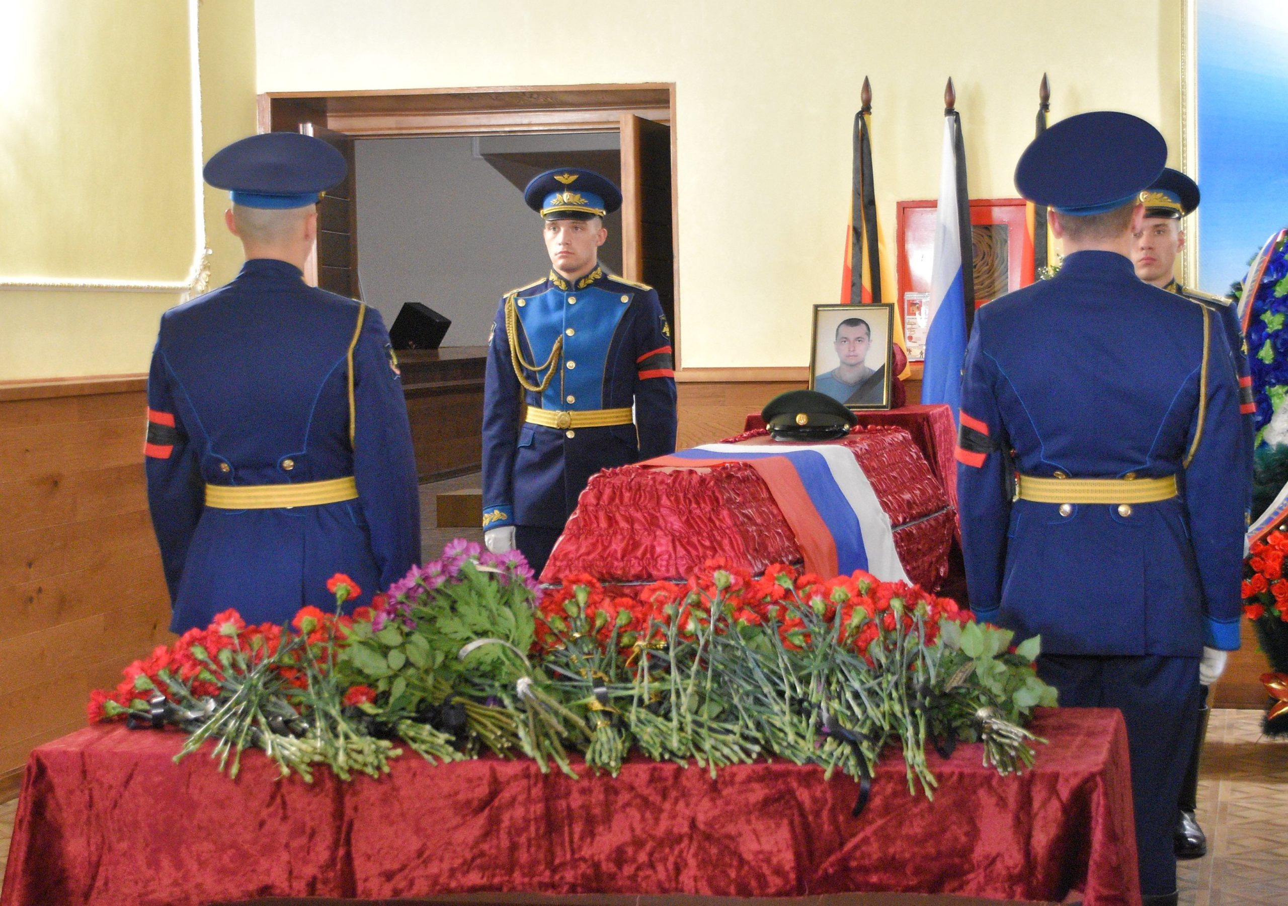 Прощание с павлом. В Конаково простились с погибшим. 12 Июля в Дубовке простились с военнослужащим. Церемония.