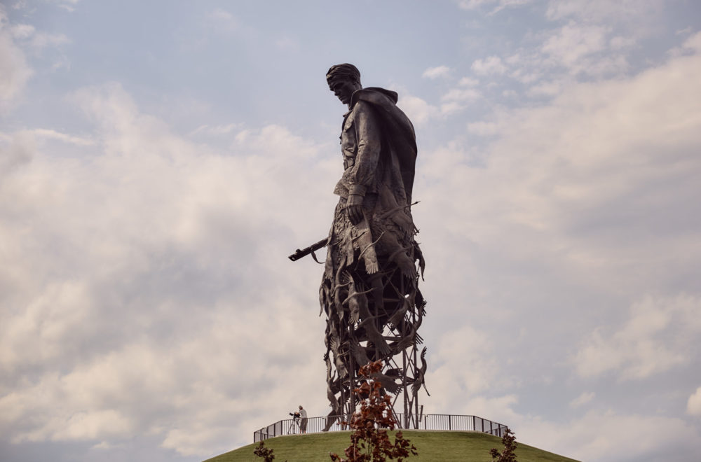 Ржевский памятник советскому солдату фото