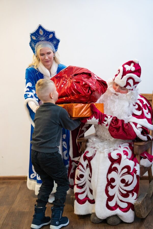 вручение подарков, новый год