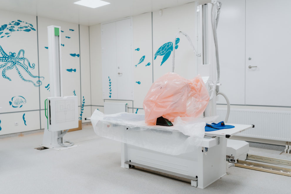 Рентген аппарат в детской поликлинике. Фото Максима Школьникова