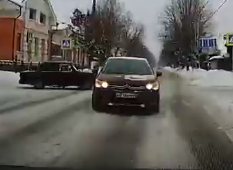 Фото: скриншот с видео Подслушано у водителей.Тверь