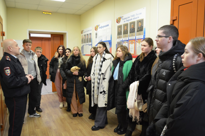 полицейские студенты 3