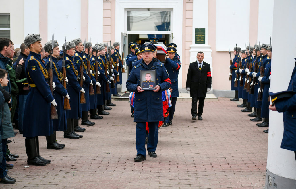 прощание с летчиками, химволокно