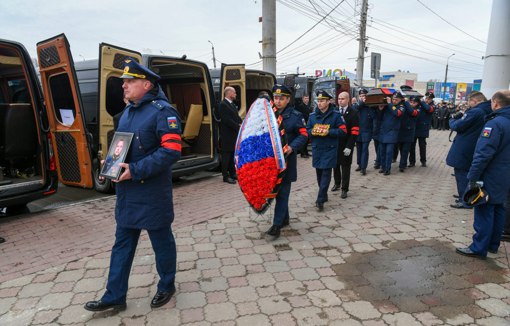 прощание с летчиками, химволокно