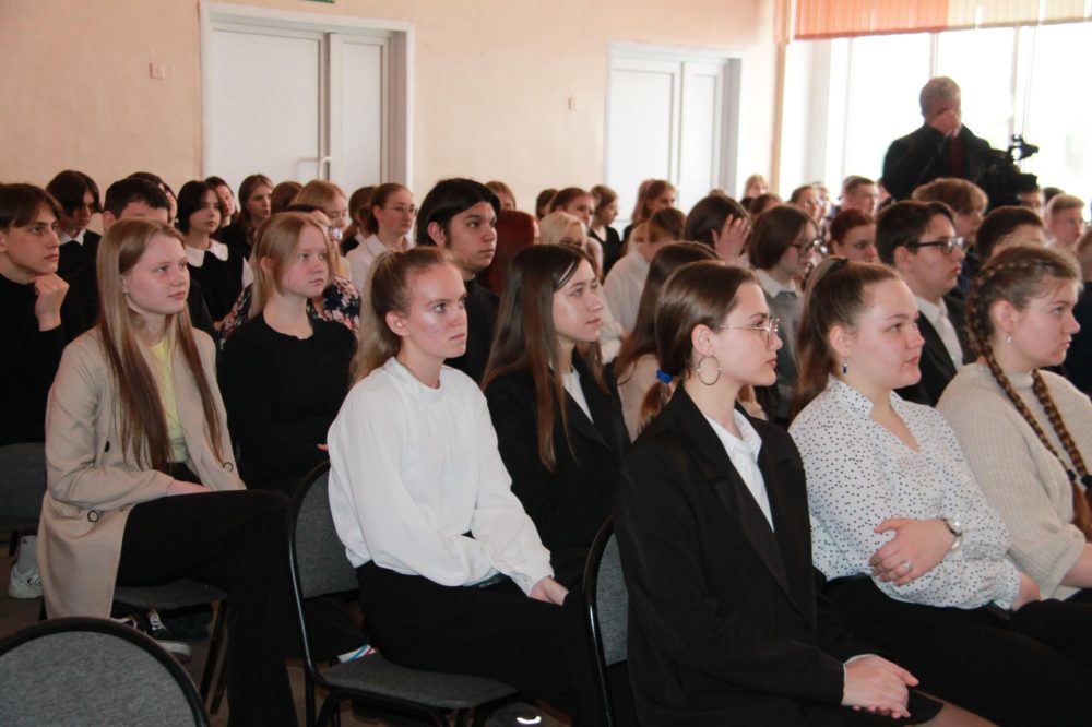 встреча, подвиг алексея маресьева