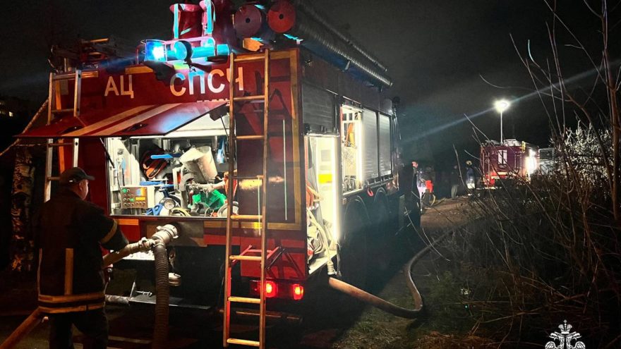 мчс, ночь, пожар, пожарная машина