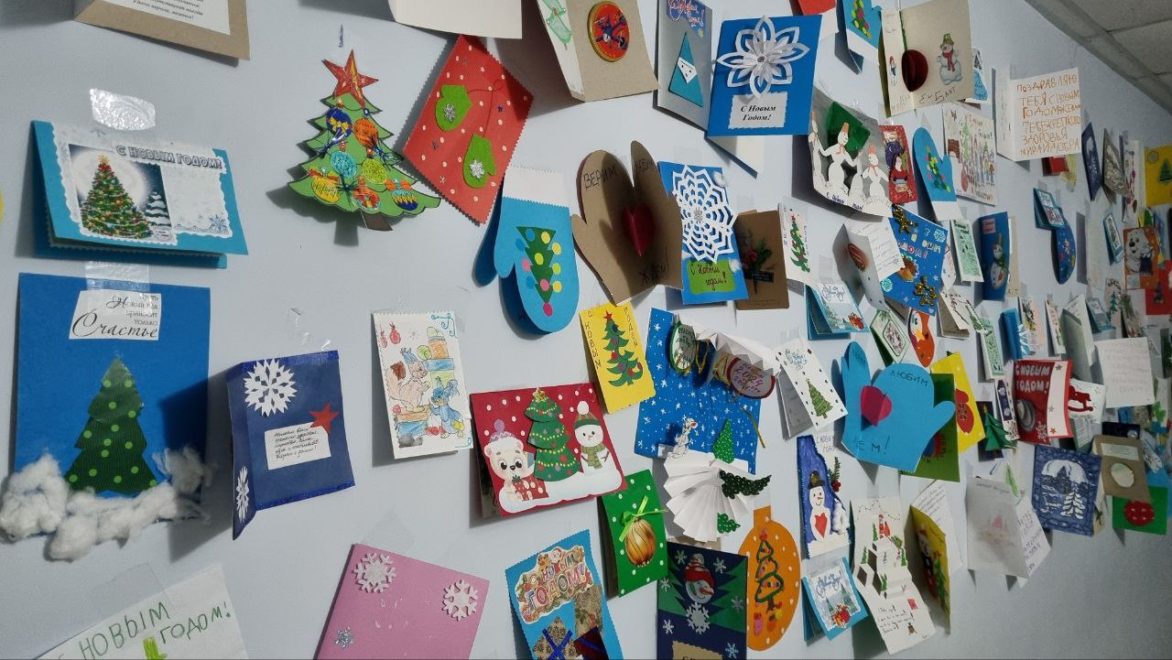 Стена с письмами детей в луганском госпитале 3  Фото из личного архива Александра Шарова