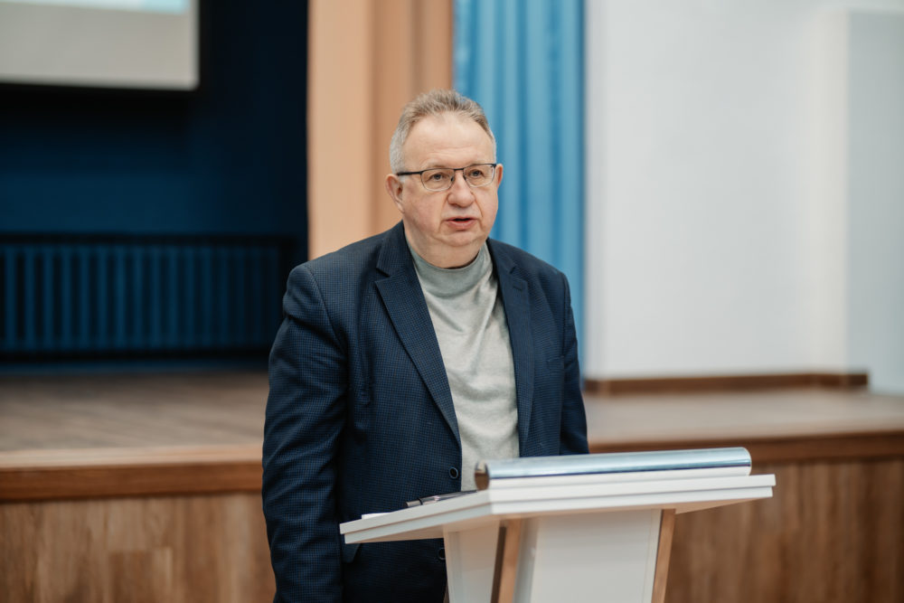 алексей артемьев