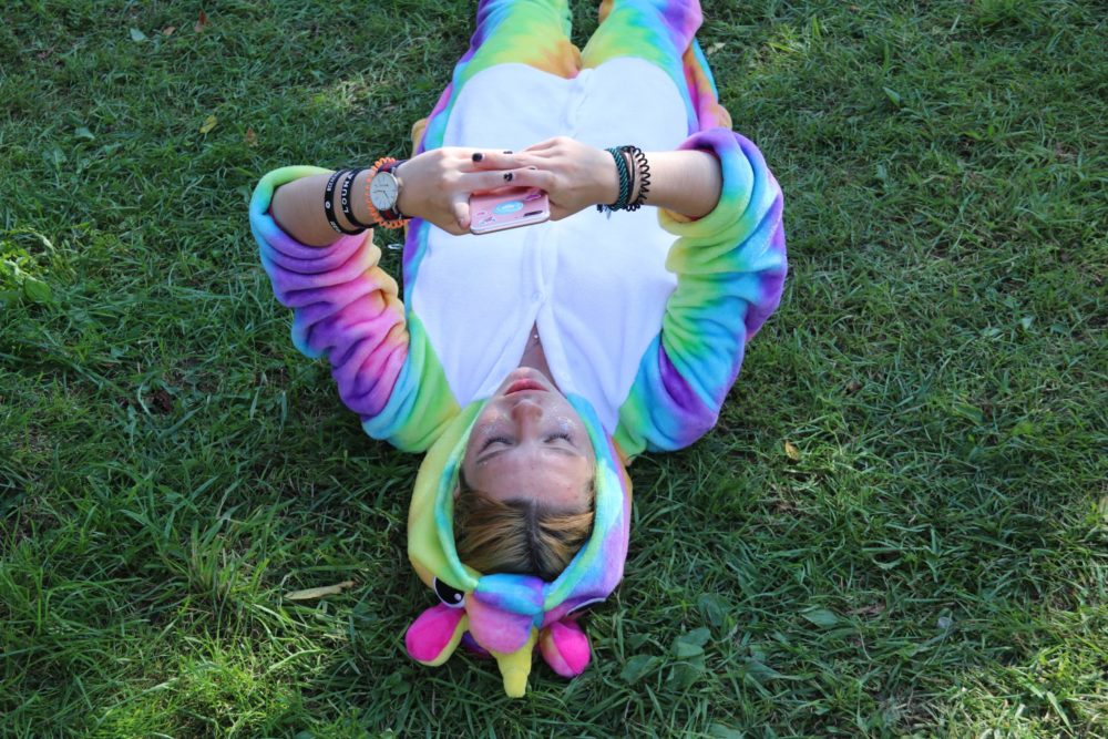 МОЛОДЕЖЬ БЕЛЯКОВА ЕДИНОРОГ ИЛИ ДИНОЗАВР