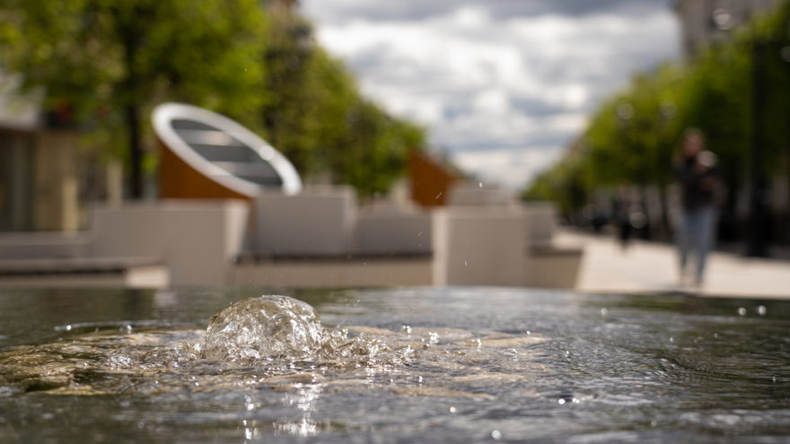 трехсвятская, фонтан