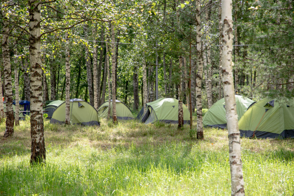 отдых на природе, отдых с палатками, кемпинг
