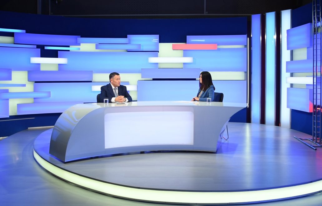 В Верхневолжье началась выдача бесплатной школьной формы для детей из многодетных семей